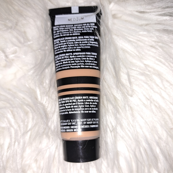 Mary kay Matte Liquid Makeup Medium. - Picture 2 of 5